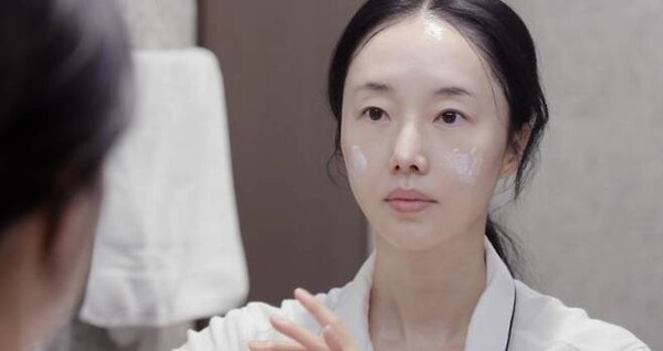 イ・ジョンヒョンに学ぶ、忙しい母親の肌ケア