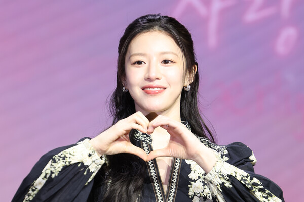 ‘이사통’으로 레전드 쓴 그녀, '고윤정 피부' 되는 시술은?